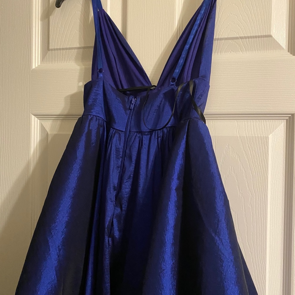 Dress - Picture 7 of 7